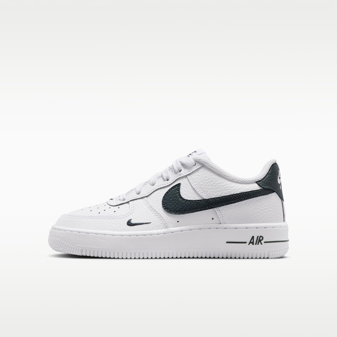 White Air Force 1 Shoes & Trainers. Nike CH